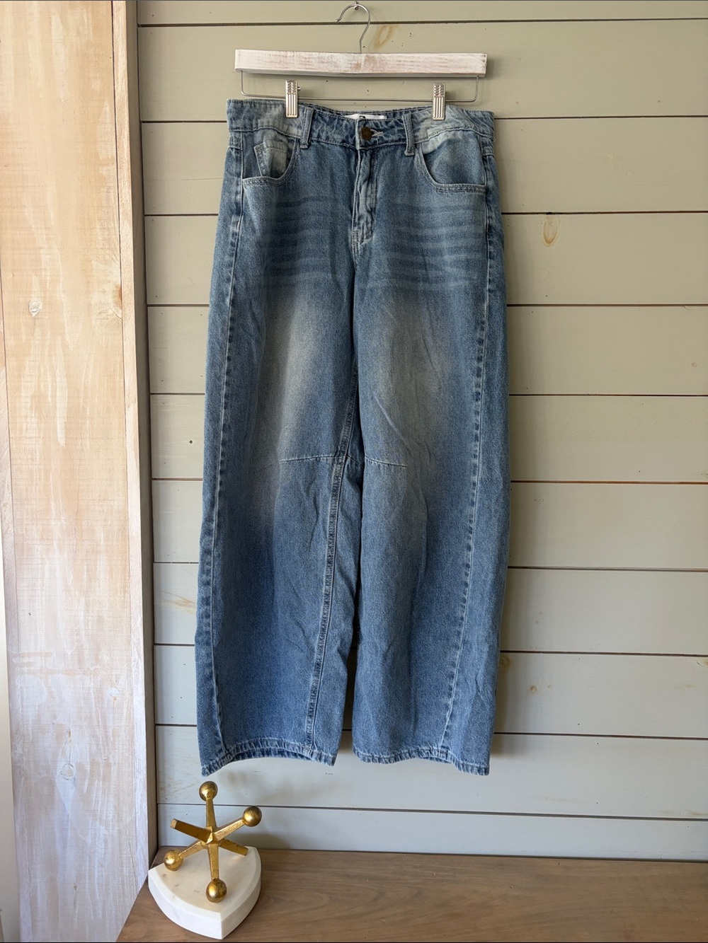 Flying Angel Barrel Leg Jeans
Size 7/28